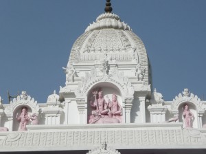 インドには世界遺産に登録されている見事な寺院もあり、美しい建築の寺院も数えきれません。